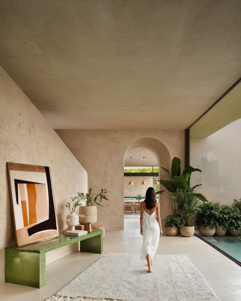 Serene Modern Interior with Curved Glass Wall and Artistic Touches - JAB house