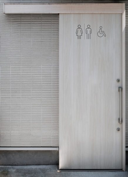 exemplo de sinalética numa porta